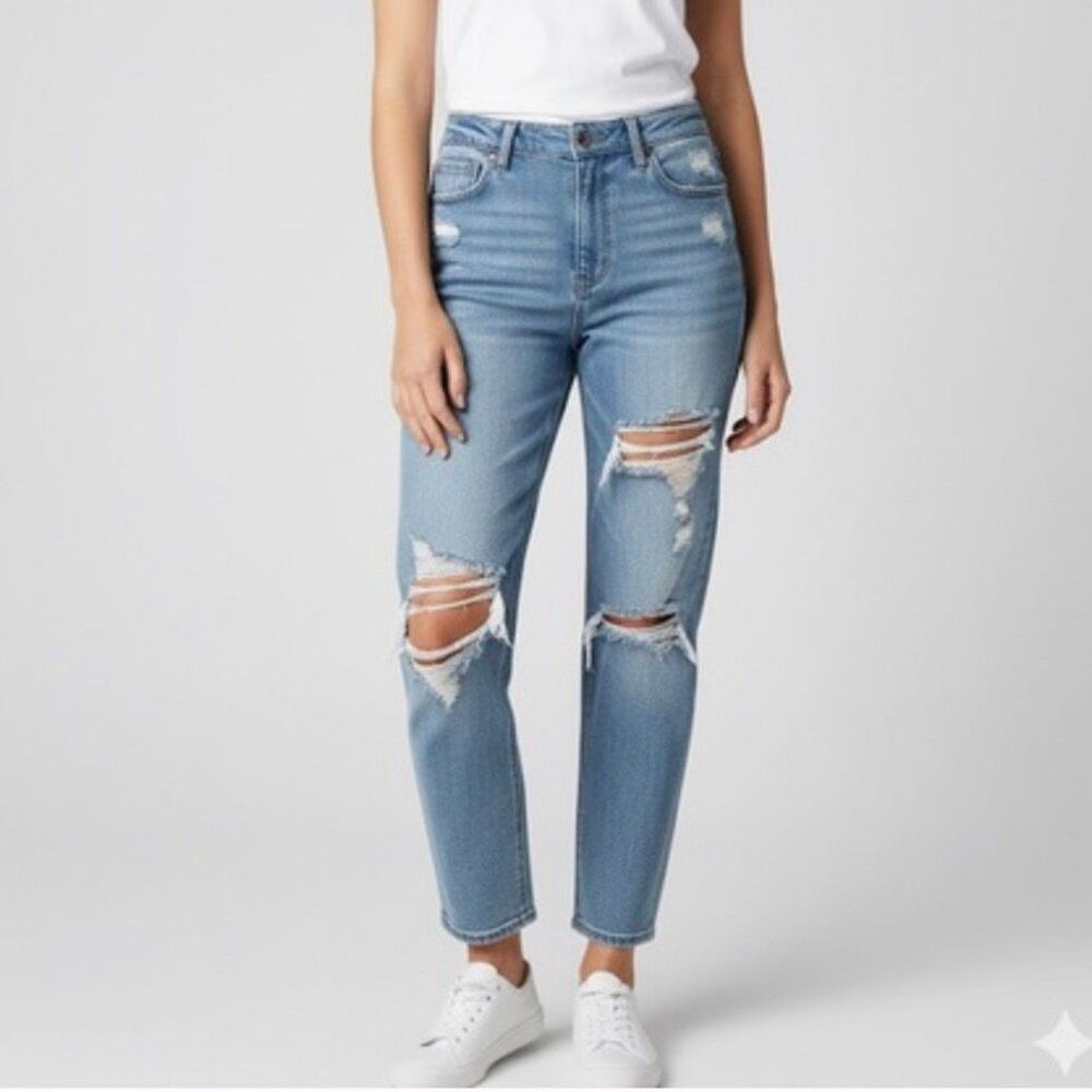 American eagle moms straight jean size 6 light was ripped distressed good condit